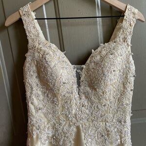 JJ's House Women's Size 8 Champagne Tulle Lace Sleeveless Trumpet Gown NWT